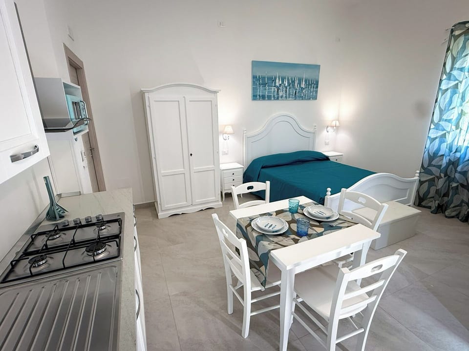 Studio, Garden View | Dining