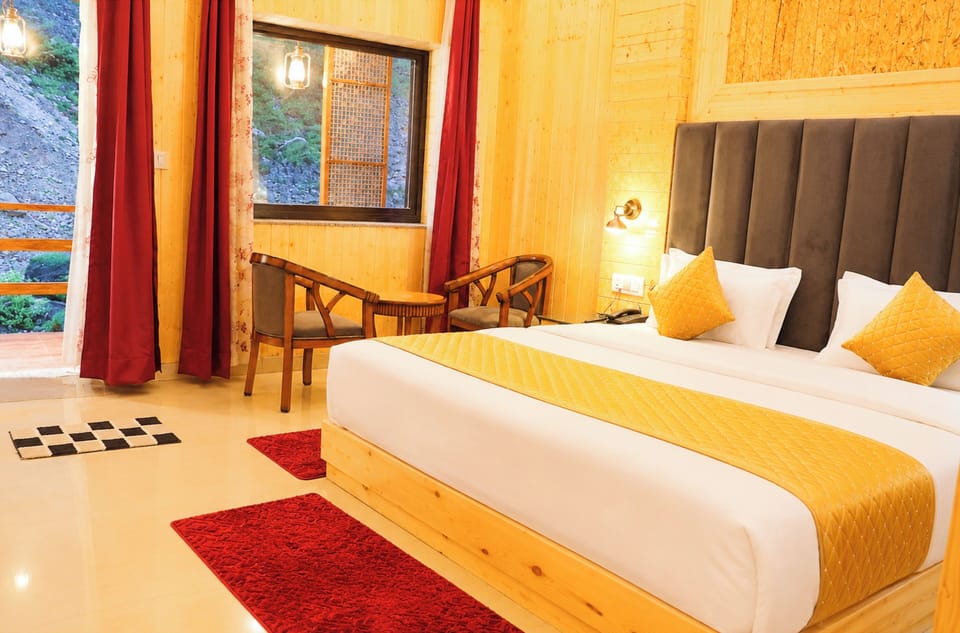 Hypo-allergenic bedding, desk, soundproofing, free WiFi