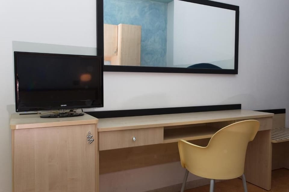 Triple Room, Balcony | Interior