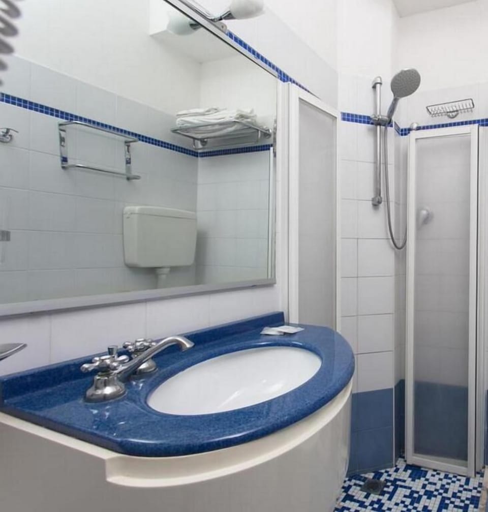 Triple Room, Balcony | Bathroom