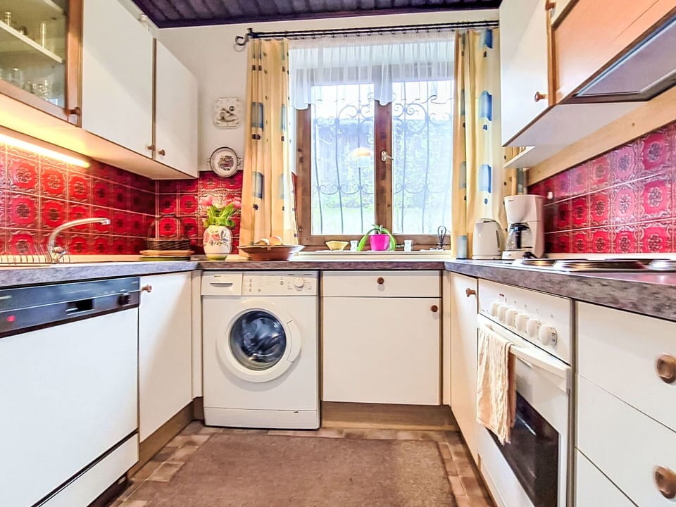 Kitchen Appliance, Major Appliance, Kitchen, Interior Design, Flooring, Washing Machine, Floor, Countertop, Home Appliance, Room
