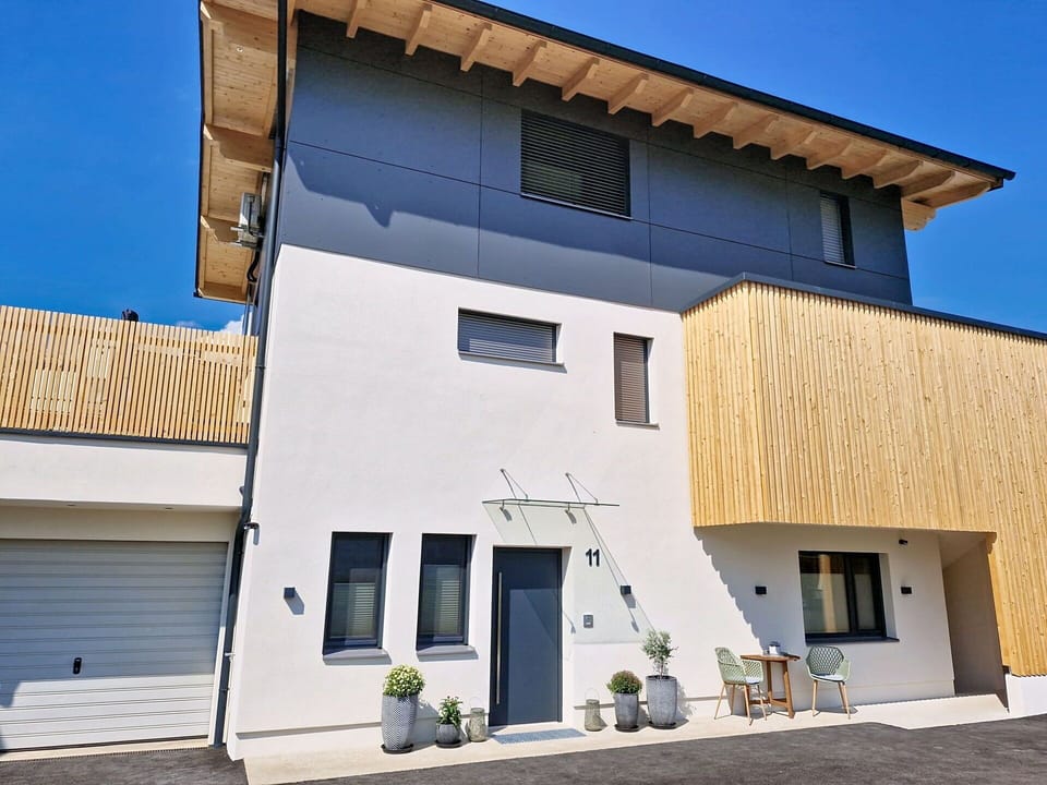 Building, Facade, Architecture, Residential Area, Home, Urban Design, Composite Material, Siding, Slope, Paint