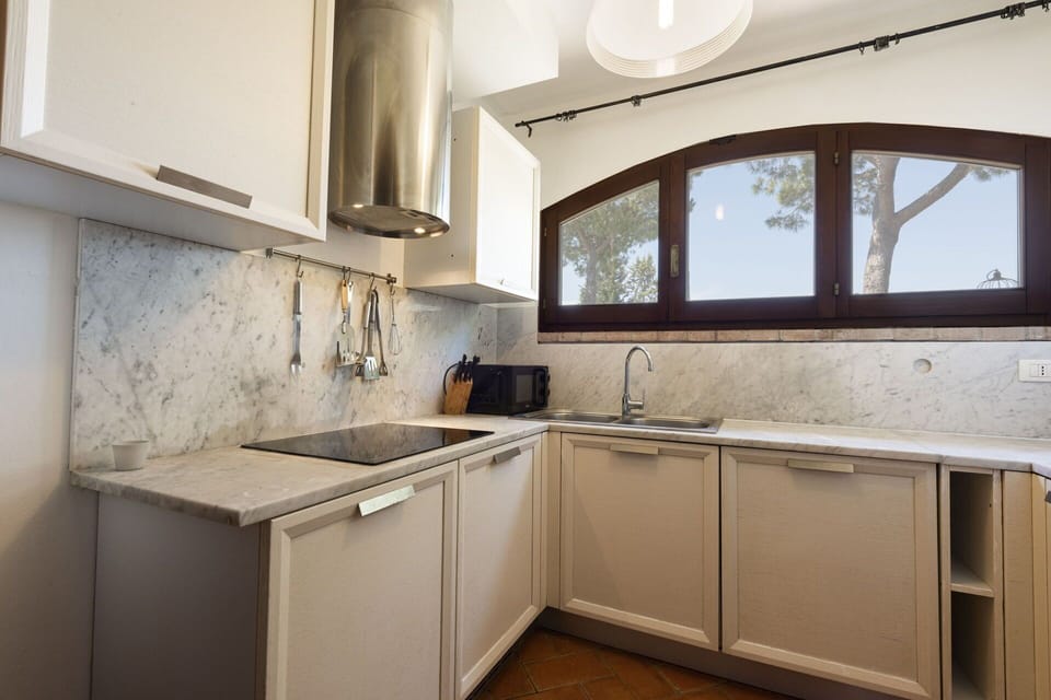 Kitchen, Countertop, Interior Design, Kitchen Sink, Wood, Flooring, Kitchen Appliance, Sink, Furniture, Major Appliance