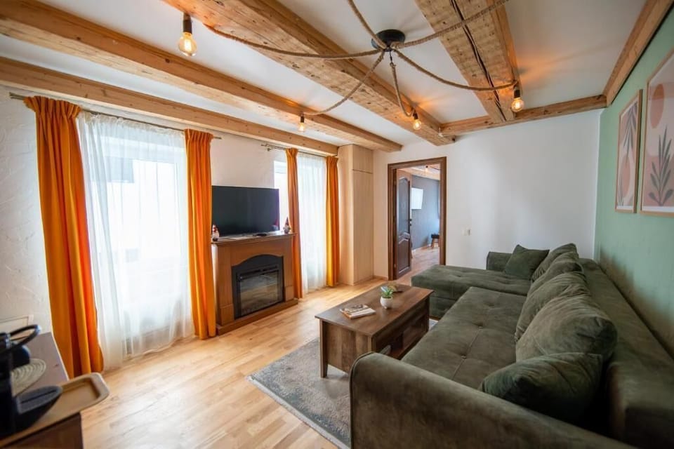 Apartment, Courtyard View | Living area | Flat-screen TV