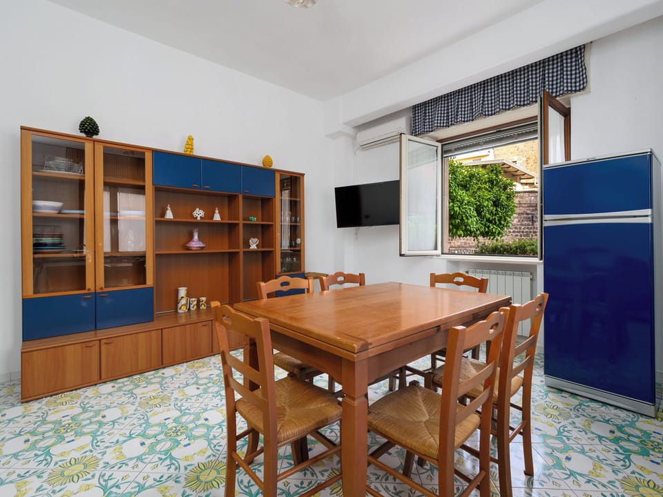 Comfort Apartment, City View | Dining