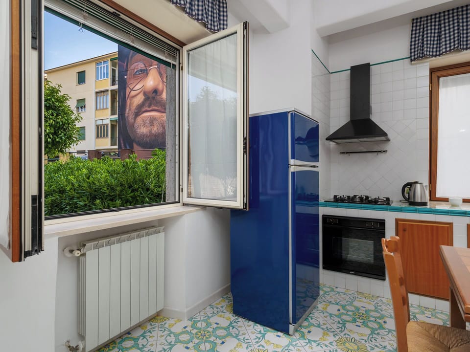 Comfort Apartment, City View | Private kitchen | Fridge, microwave, oven, stovetop