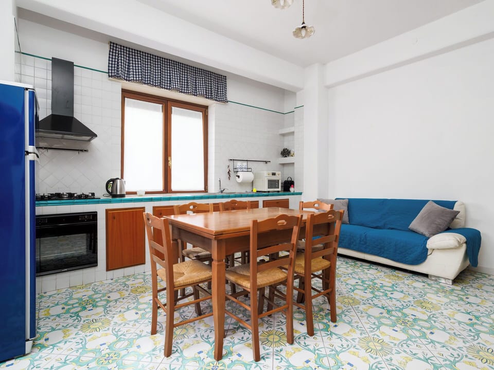 Comfort Apartment, City View | Private kitchen | Fridge, microwave, oven, stovetop