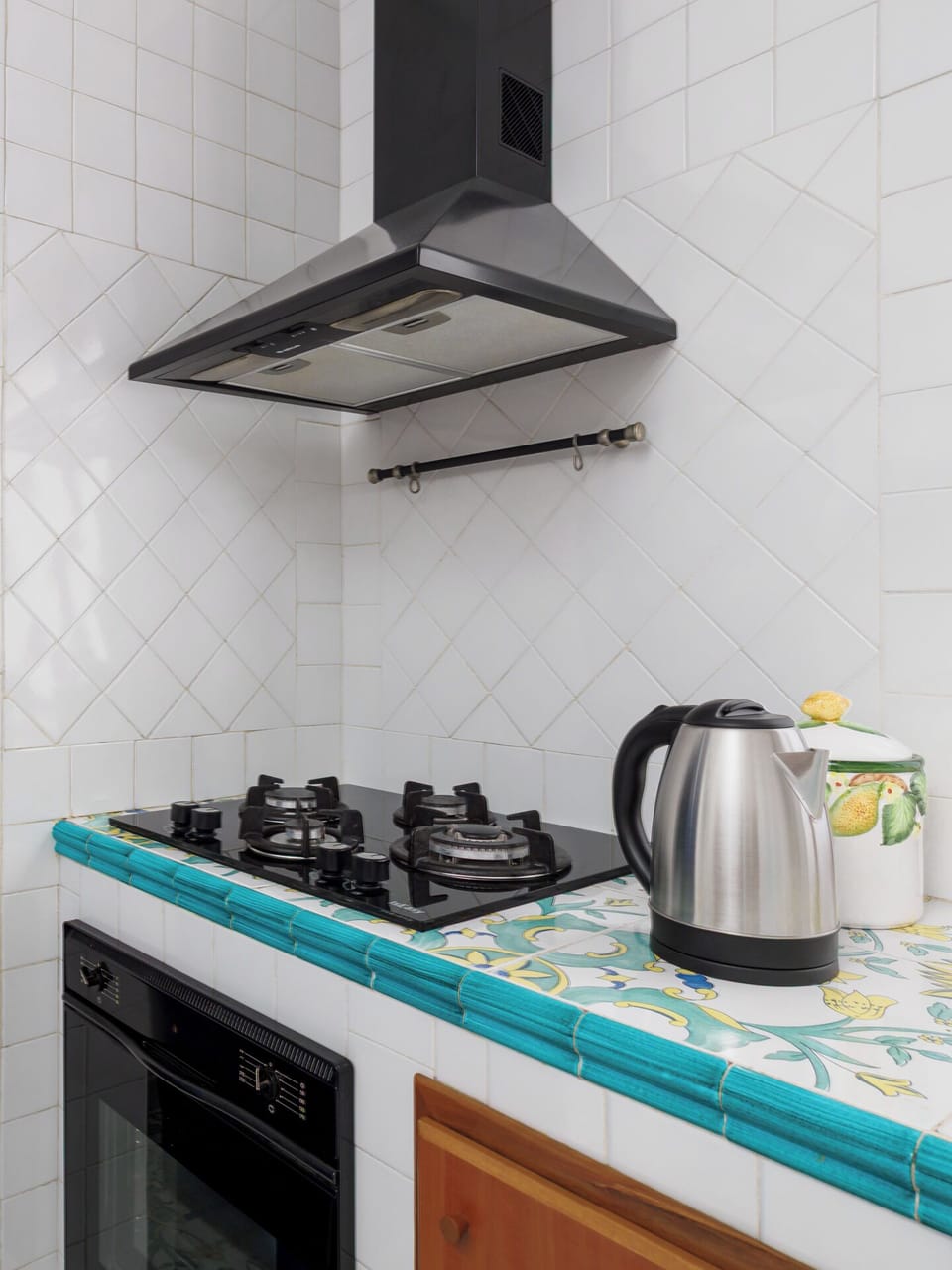 Comfort Apartment, City View | Private kitchen | Fridge, microwave, oven, stovetop