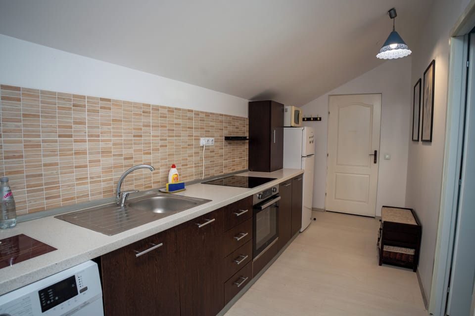 Apartment, Courtyard View | Private kitchen