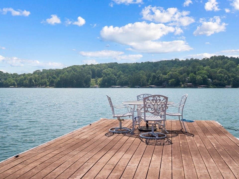 Table & Chairs on Swimdock