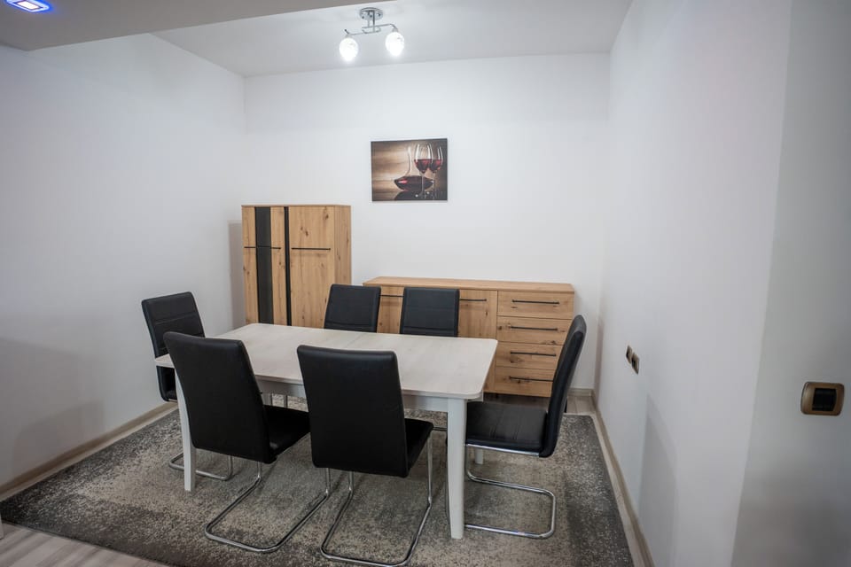 Apartment, City View | Dining