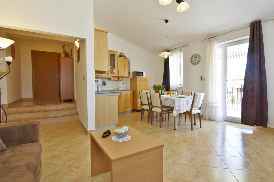 Apartment, 2 Bedrooms, Balcony | Dining room