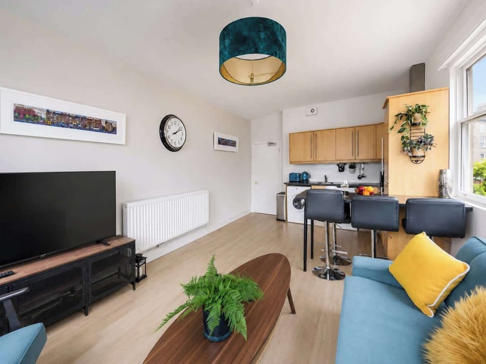 The kitchen and dining area