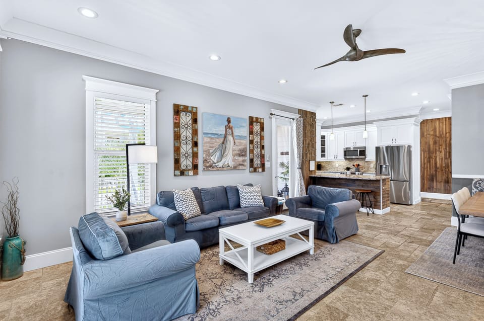 Bright, open-concept living, dining and kitchen area