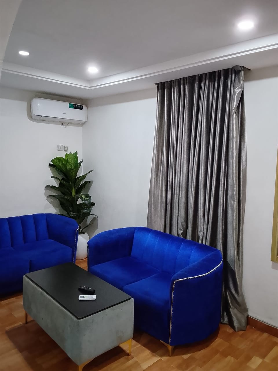 Suite, City View | Living area