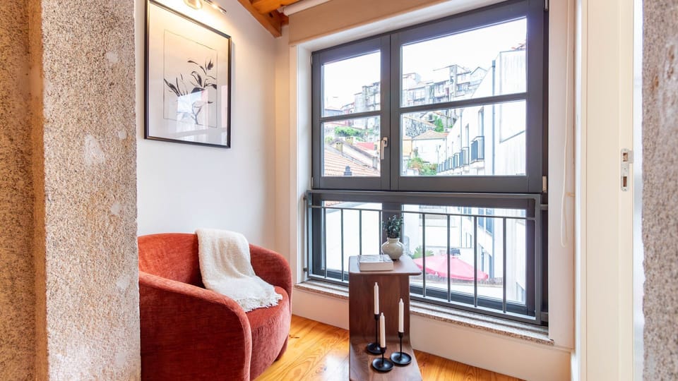 Your private reading nook — the ideal spot to slow down with a coffee or glass of wine.
#LovelyStay #CozyCorner #TravelPortugal #BoutiqueStay