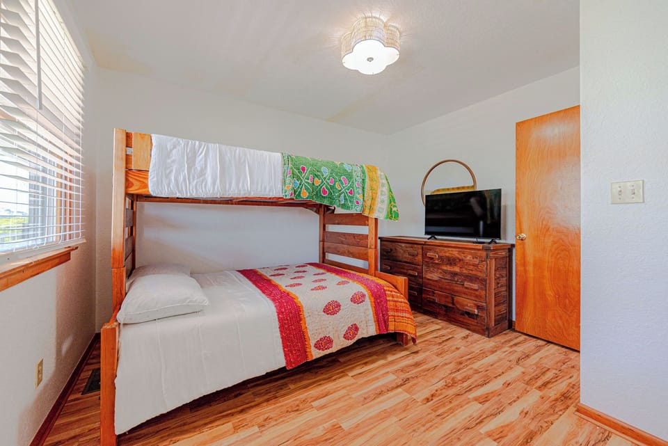 Mid Level Bedroom w/Duo Bunk