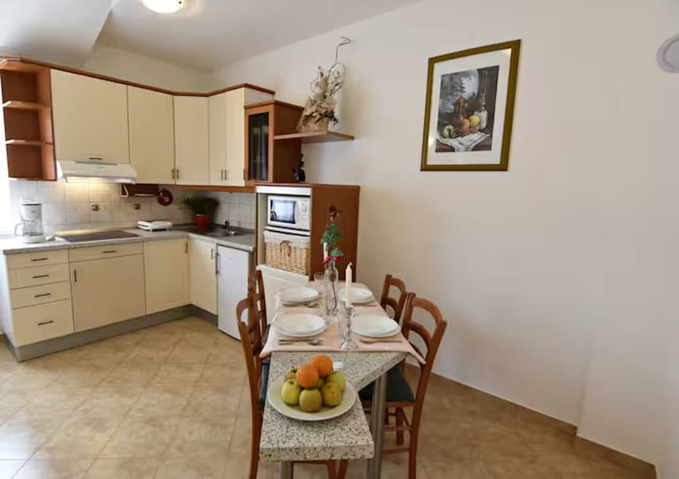 Apartment, 1 Bedroom, Balcony | Dining room