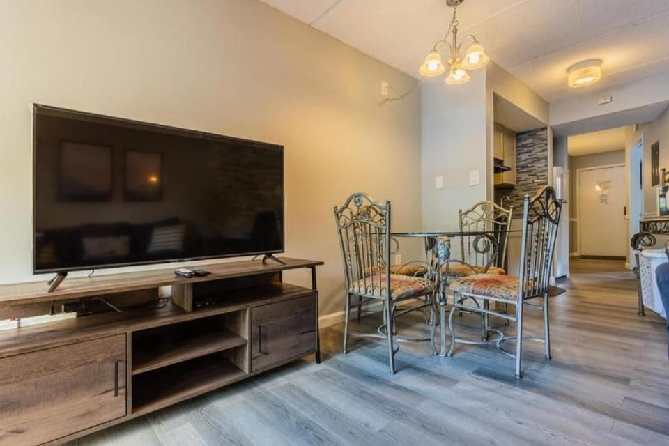 Deluxe Condo, Non Smoking, Pool View | Living area