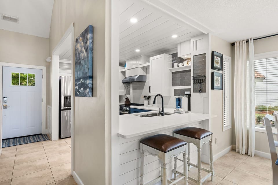 Kitchen Breakfast Bar