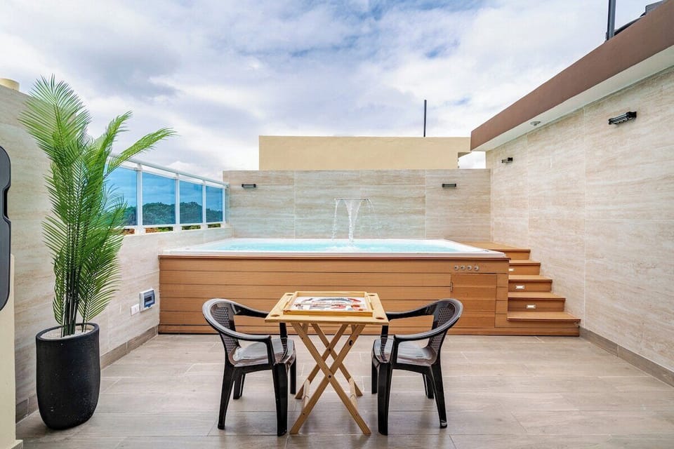 Outdoor spa tub