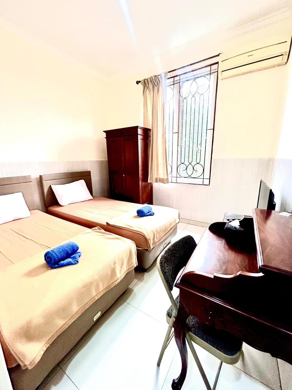 Room | Desk, free WiFi, wheelchair access