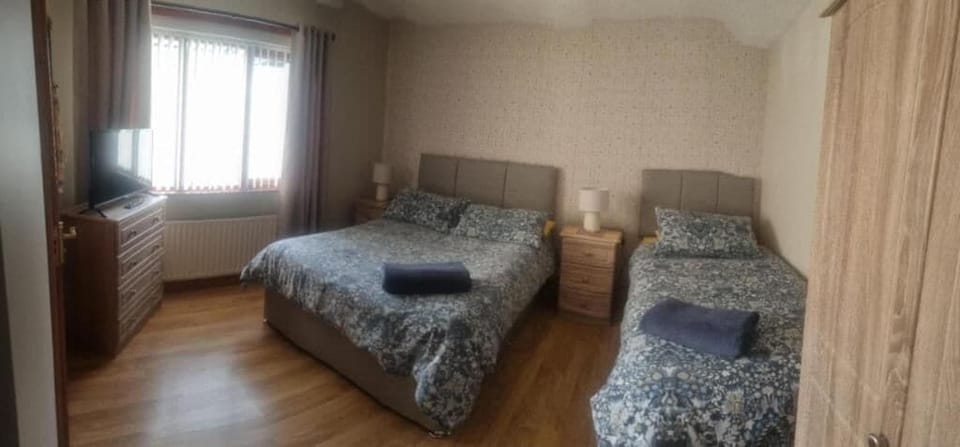 Triple Room | Iron/ironing board, free WiFi
