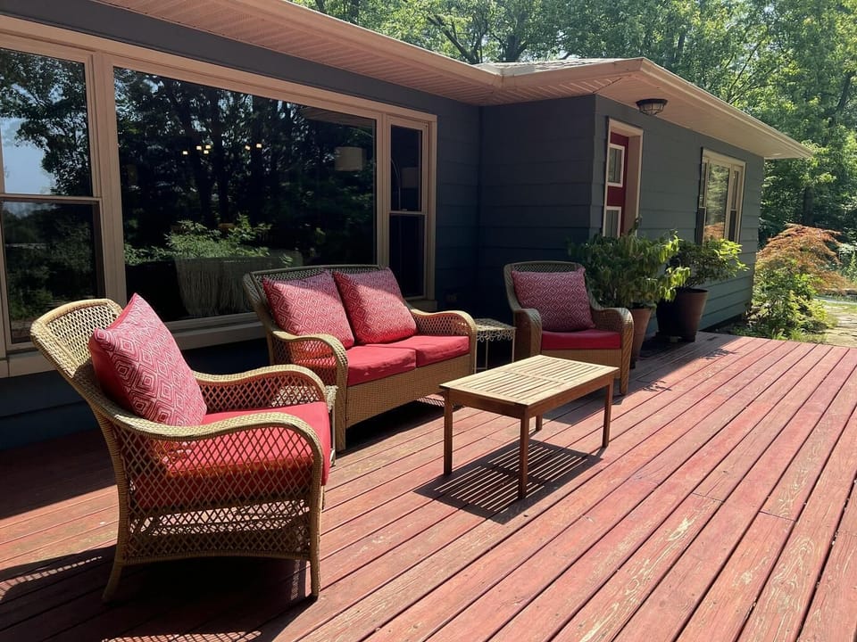 Front deck seating area