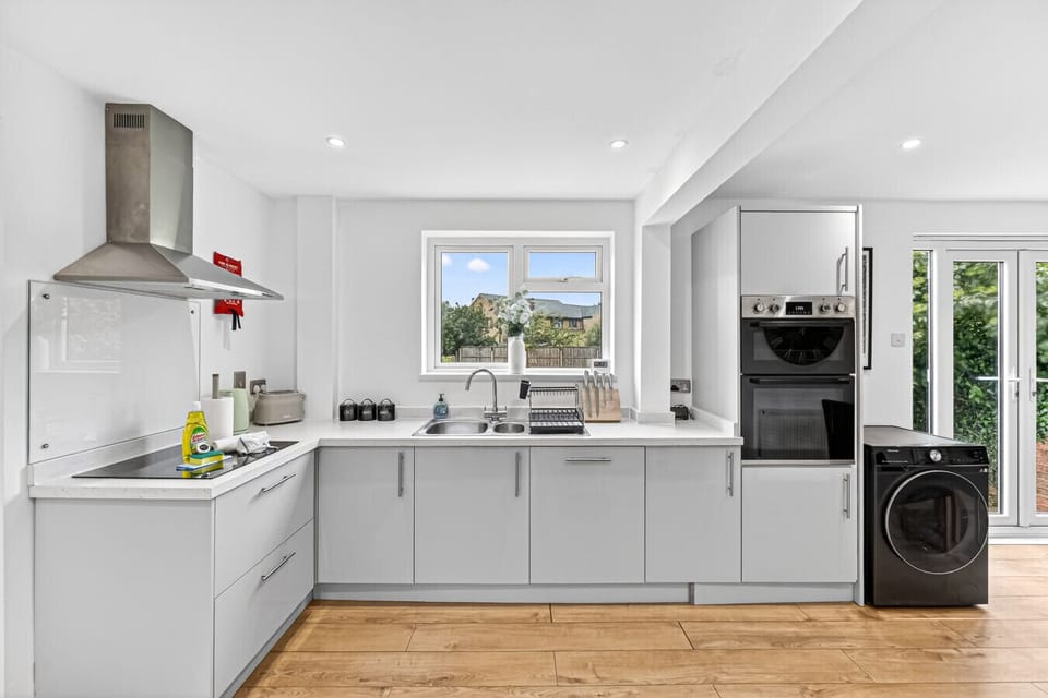A fully equipped kitchen with everything you need to prepare a home-cooked meal.