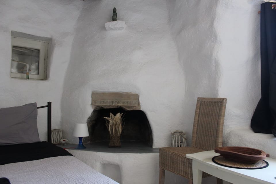Studio, 1 Bedroom, Accessible, Smoking | Living room