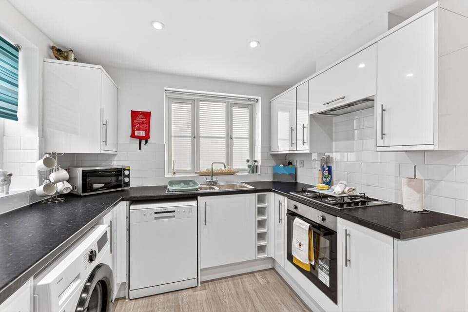 A fully equipped kitchen with everything you need to prepare a home cooked meal.