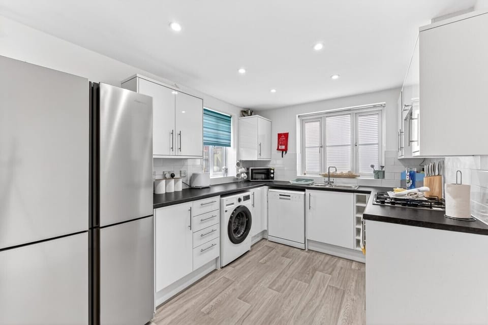A fully equipped kitchen with everything you need to prepare a home cooked meal.