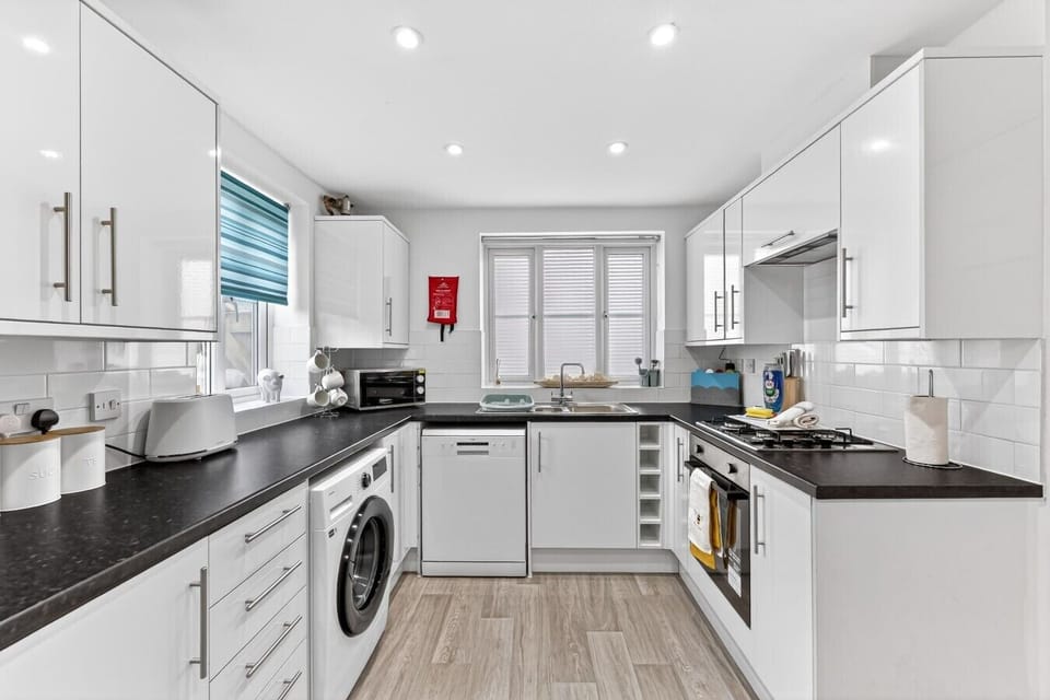 A fully equipped kitchen with everything you need to prepare a home cooked meal.