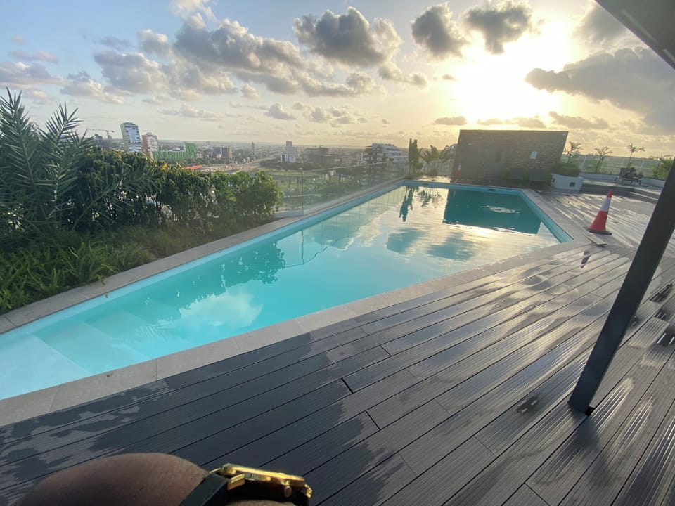 2 outdoor pools