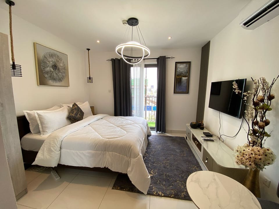 Studio Suite, City View | Iron/ironing board, WiFi (free)