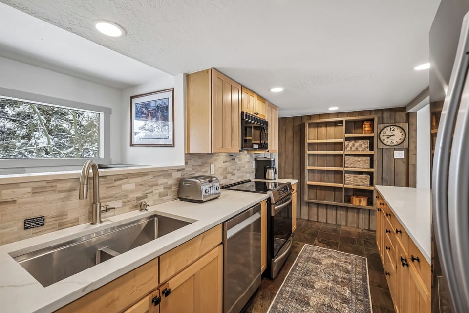 Kitchen - 4 O'Clock Lodge D27 - Breckenridge Vacation Rental