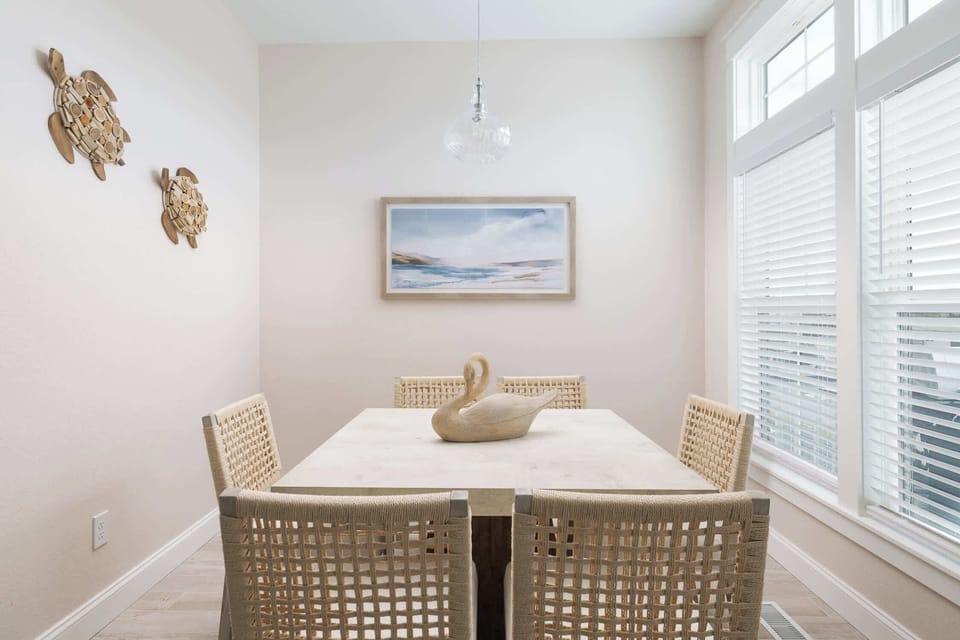 Mid Level: Sunny Dining Nook with Seating for 6