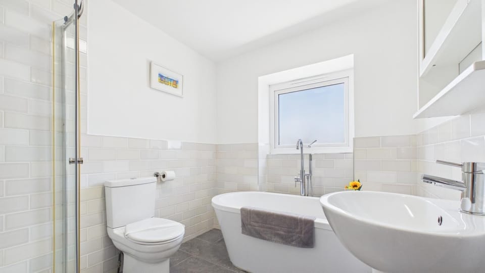 Stone's Throw - 3 Bed Holiday Home - Saundersfoot (28681)