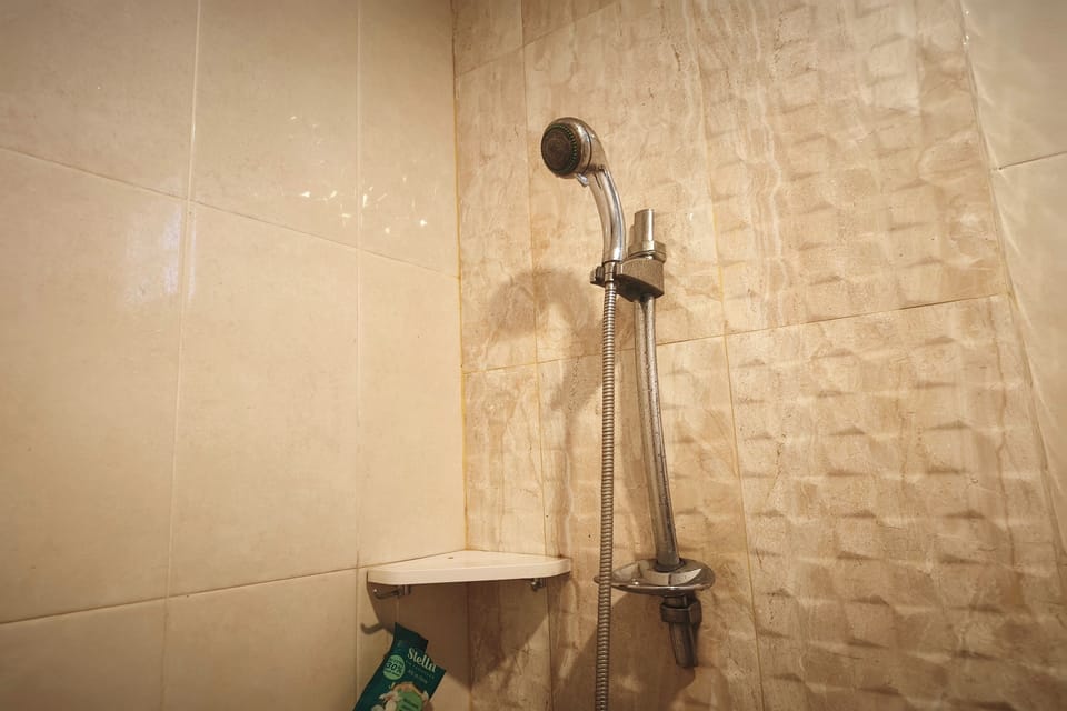 Double Room | Bathroom | Shower, rainfall showerhead, towels, soap