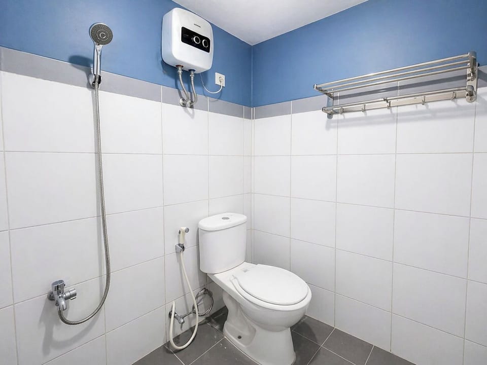 Shower, free toiletries, towels, soap
