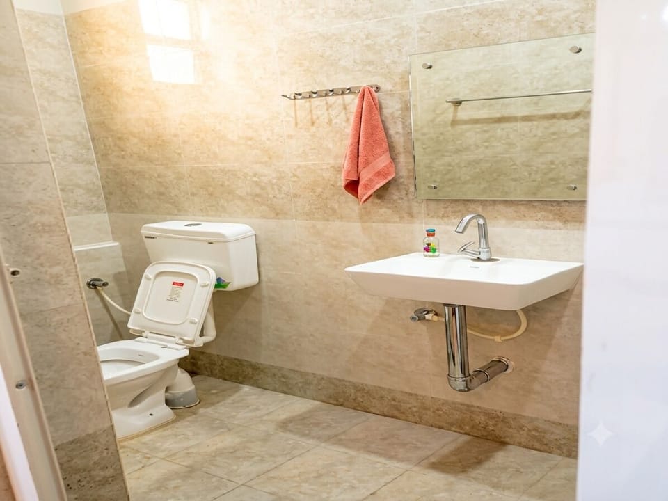 Standard Room | Bathroom | Towels, soap, shampoo