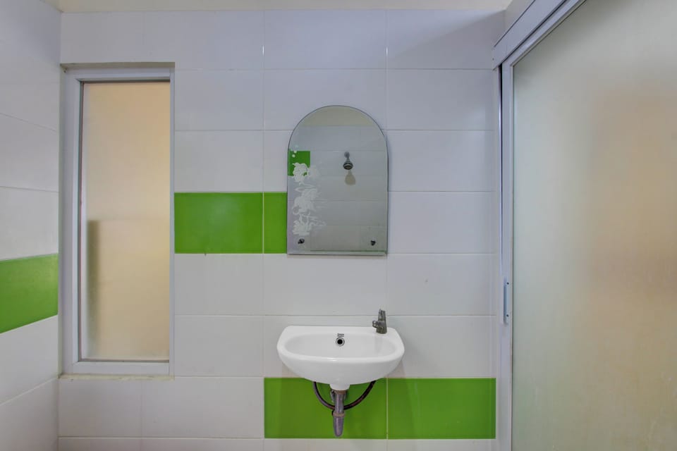 Deluxe Double Room | Bathroom | Towels