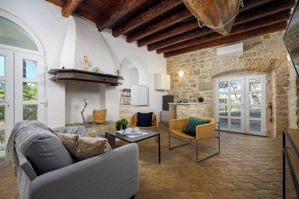 Standard Apartment, 2 Bedrooms, 2 Bathrooms, Mountainside (Giardino Orsera with private Pool) | Living area