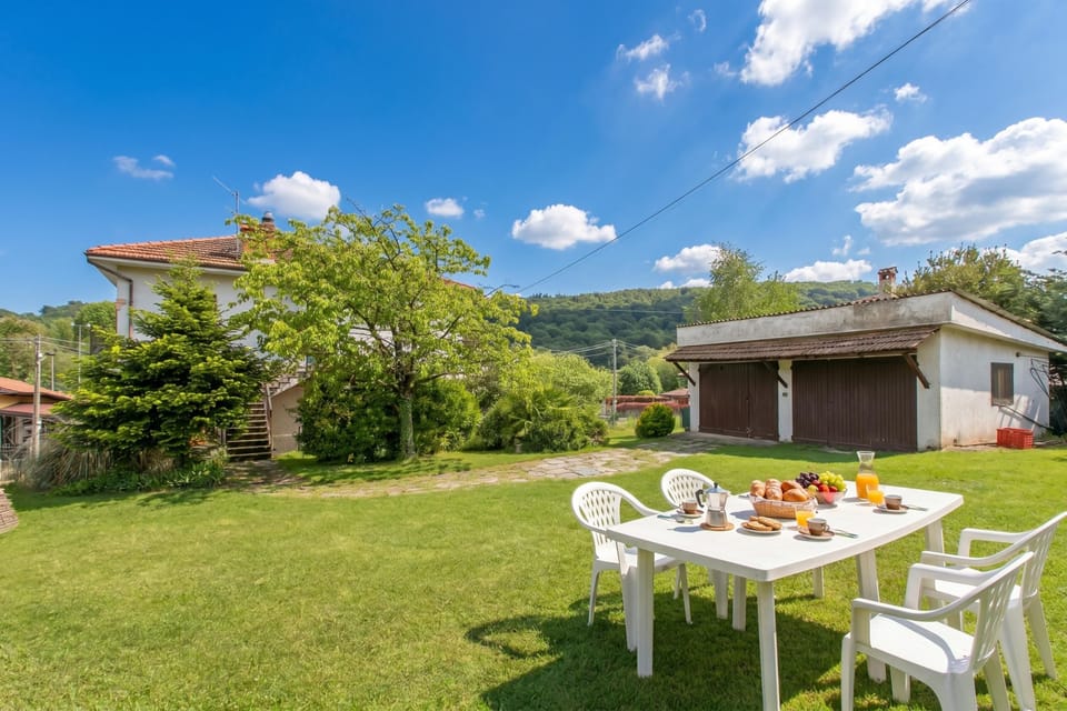 Family Townhome, Multiple Bedrooms (La Dimora Dei Colori Private Garden) | Outdoor dining