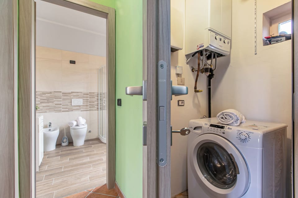 Family Townhome, 2 Bedrooms, Balcony (La Dimora Dei Colori Private Garden) | Bathroom