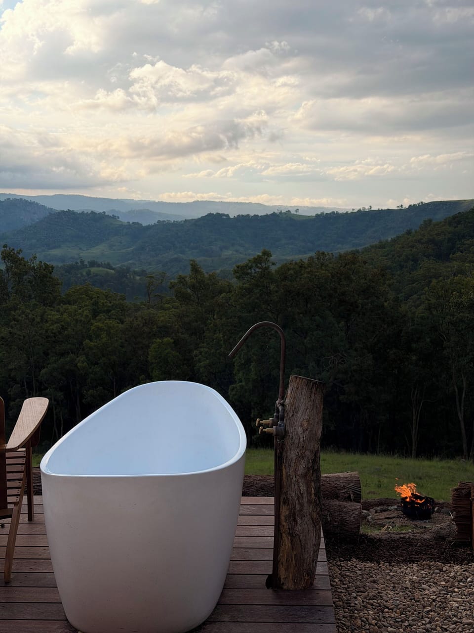 Outdoor spa tub