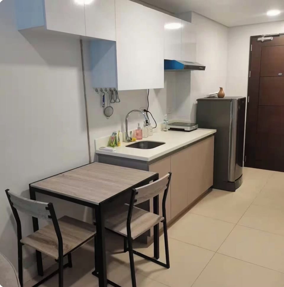 Condo, 1 Queen Bed, City View | Private kitchen | Electric kettle