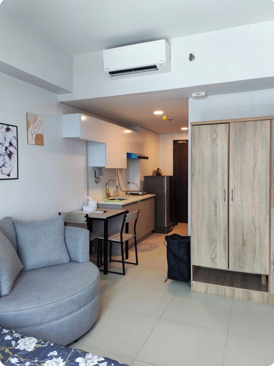 Condo, 1 Queen Bed, City View | Living area | 55-inch Smart TV with satellite channels, Netflix, streaming services
