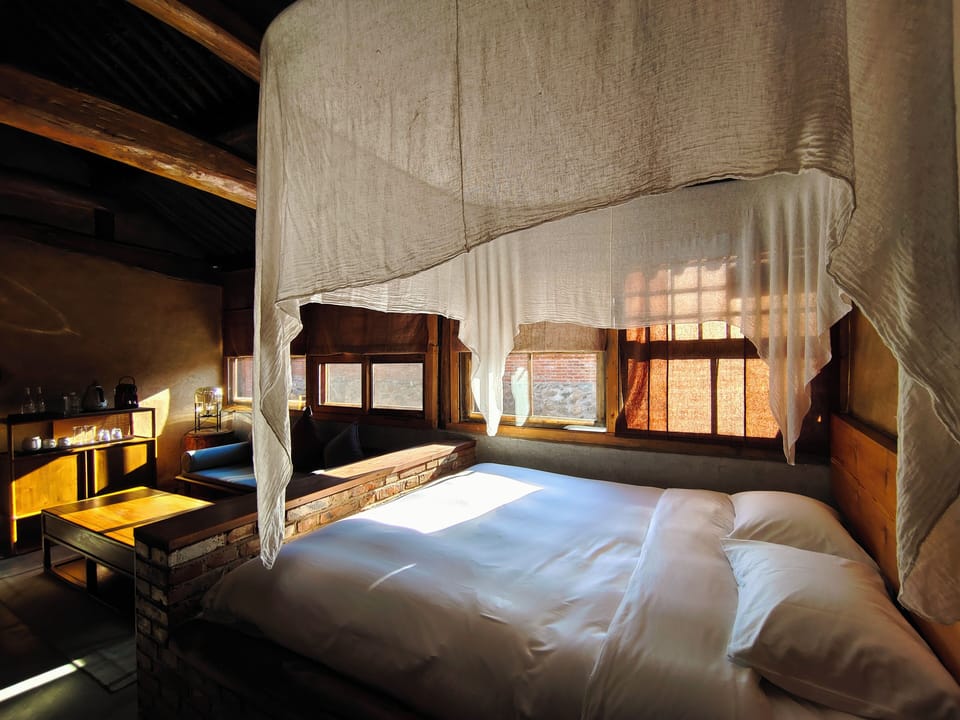 Premium Single Room, 1 King Bed, Ground Floor | Premium bedding, iron/ironing board (on request), WiFi (free)
