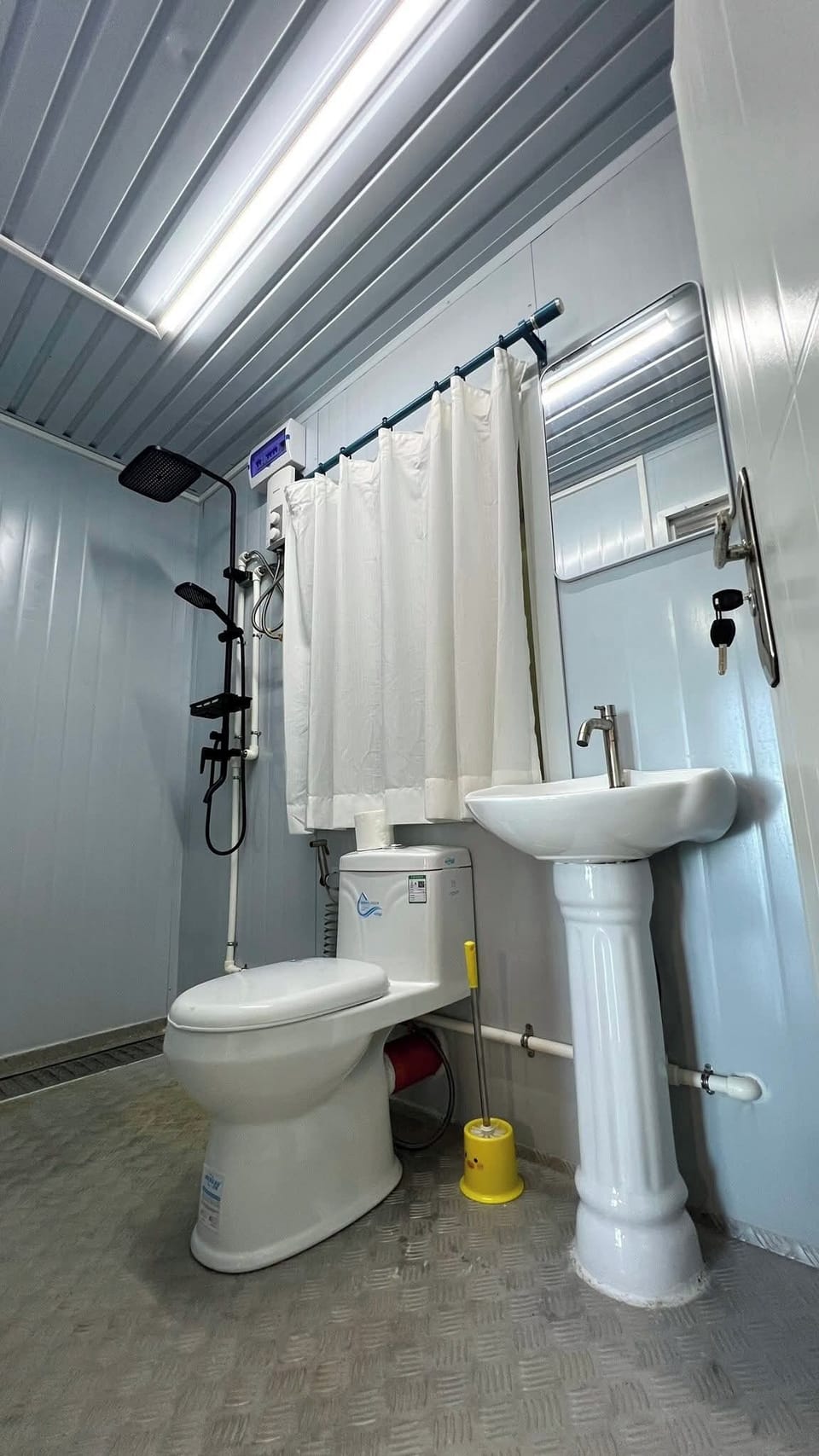 Shower, towels, soap, shampoo